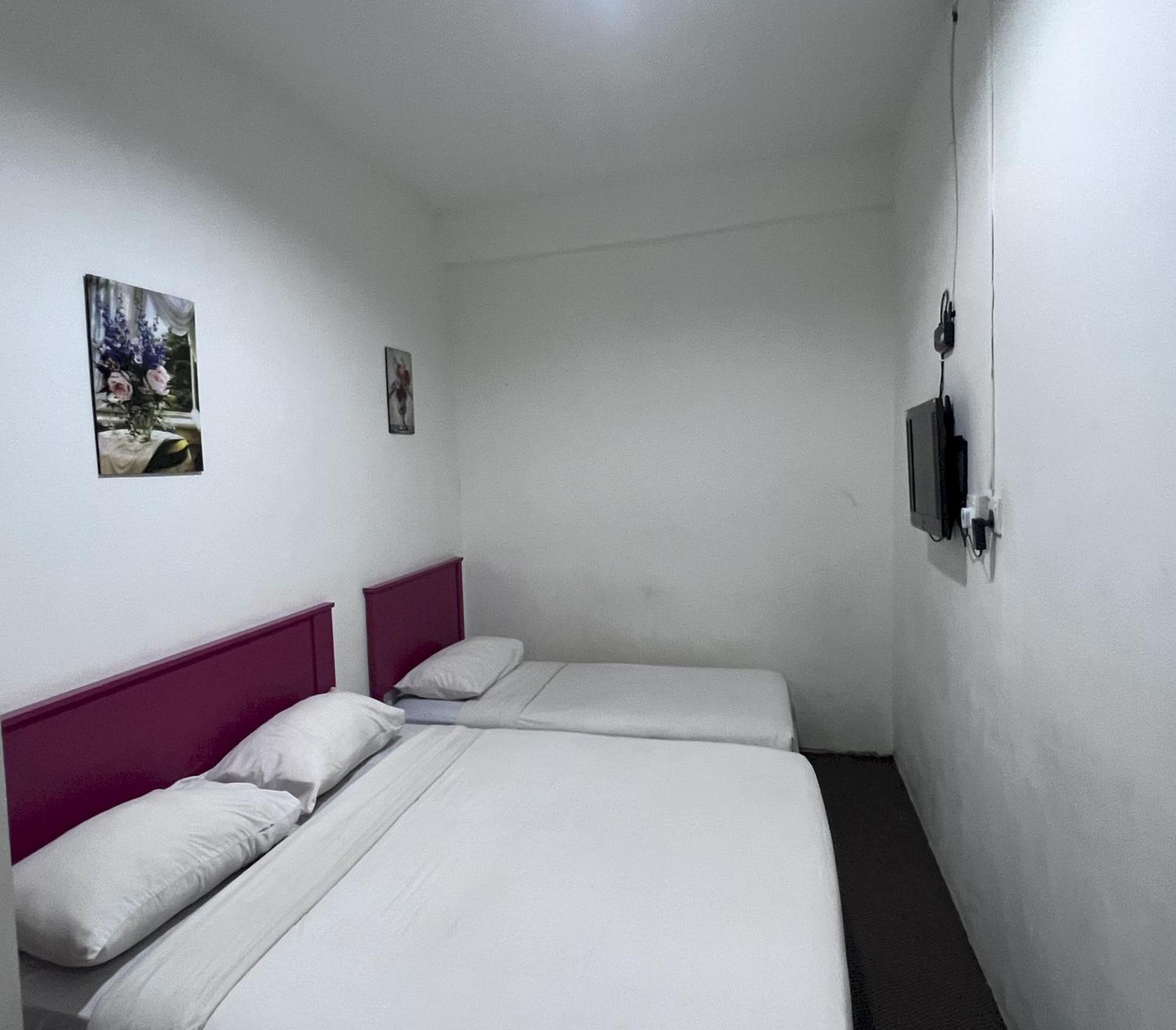 Oyo 90999 Dg Hotel